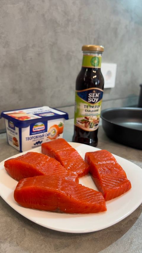 Нерка, запечённая с творожным сыром и соусом терияки
